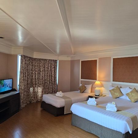 First Pacific Cirrus Hotel Pattaja Kültér fotó