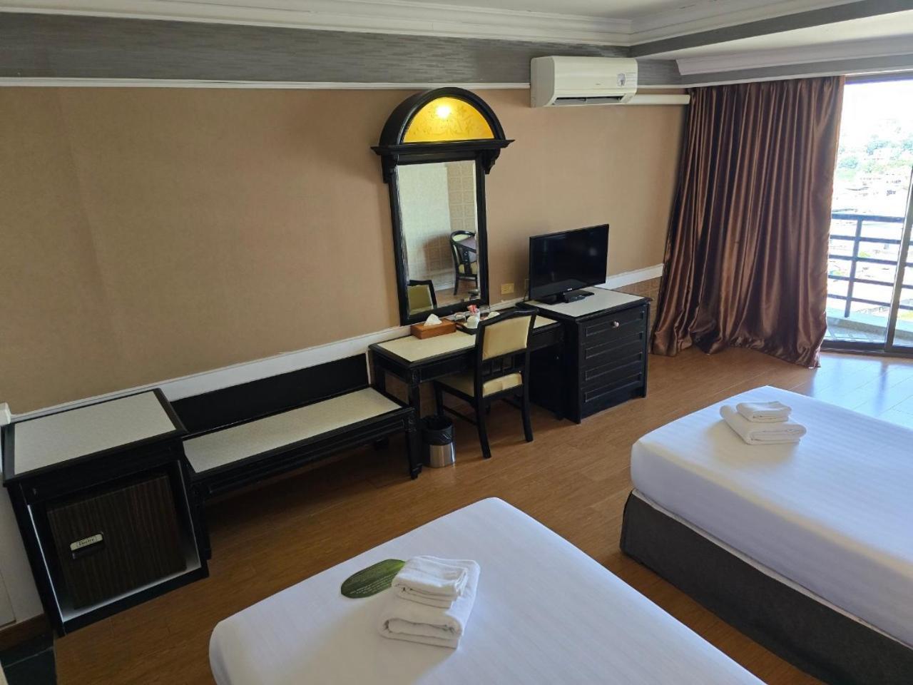 First Pacific Cirrus Hotel Pattaja Kültér fotó
