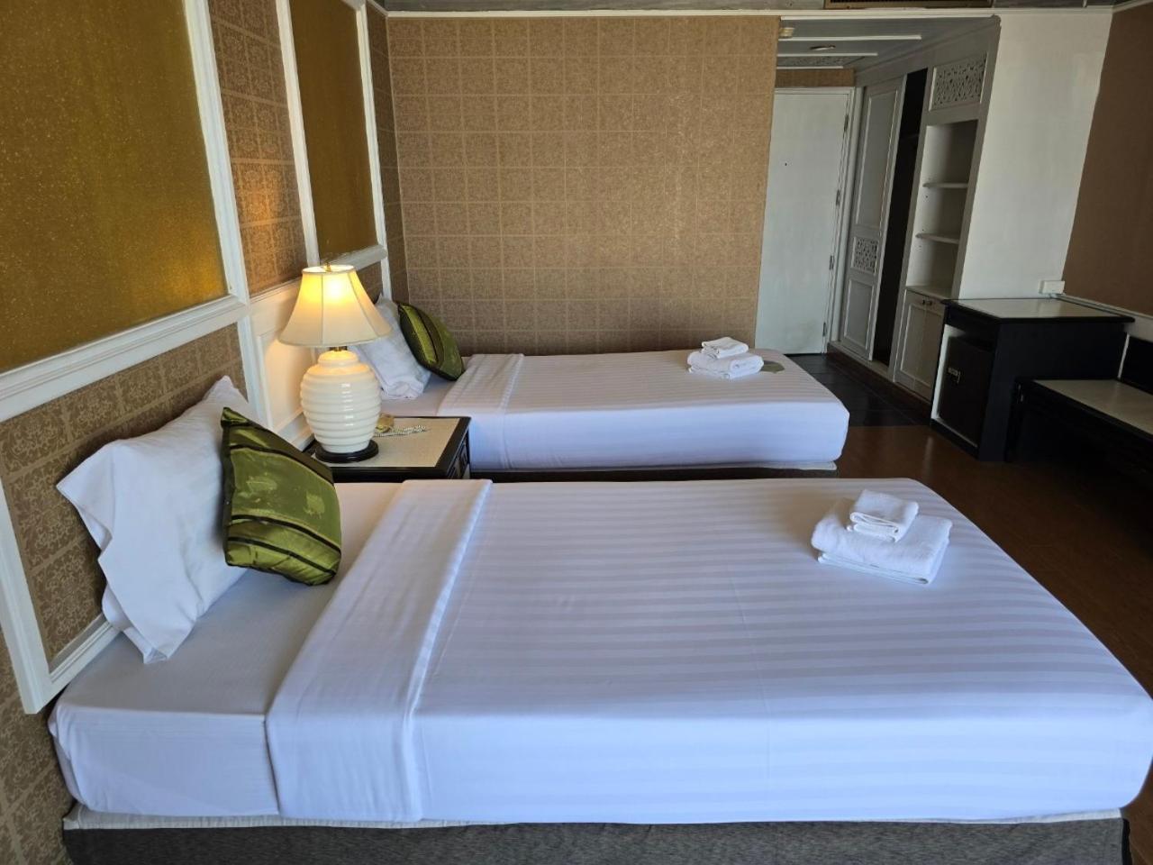 First Pacific Cirrus Hotel Pattaja Kültér fotó