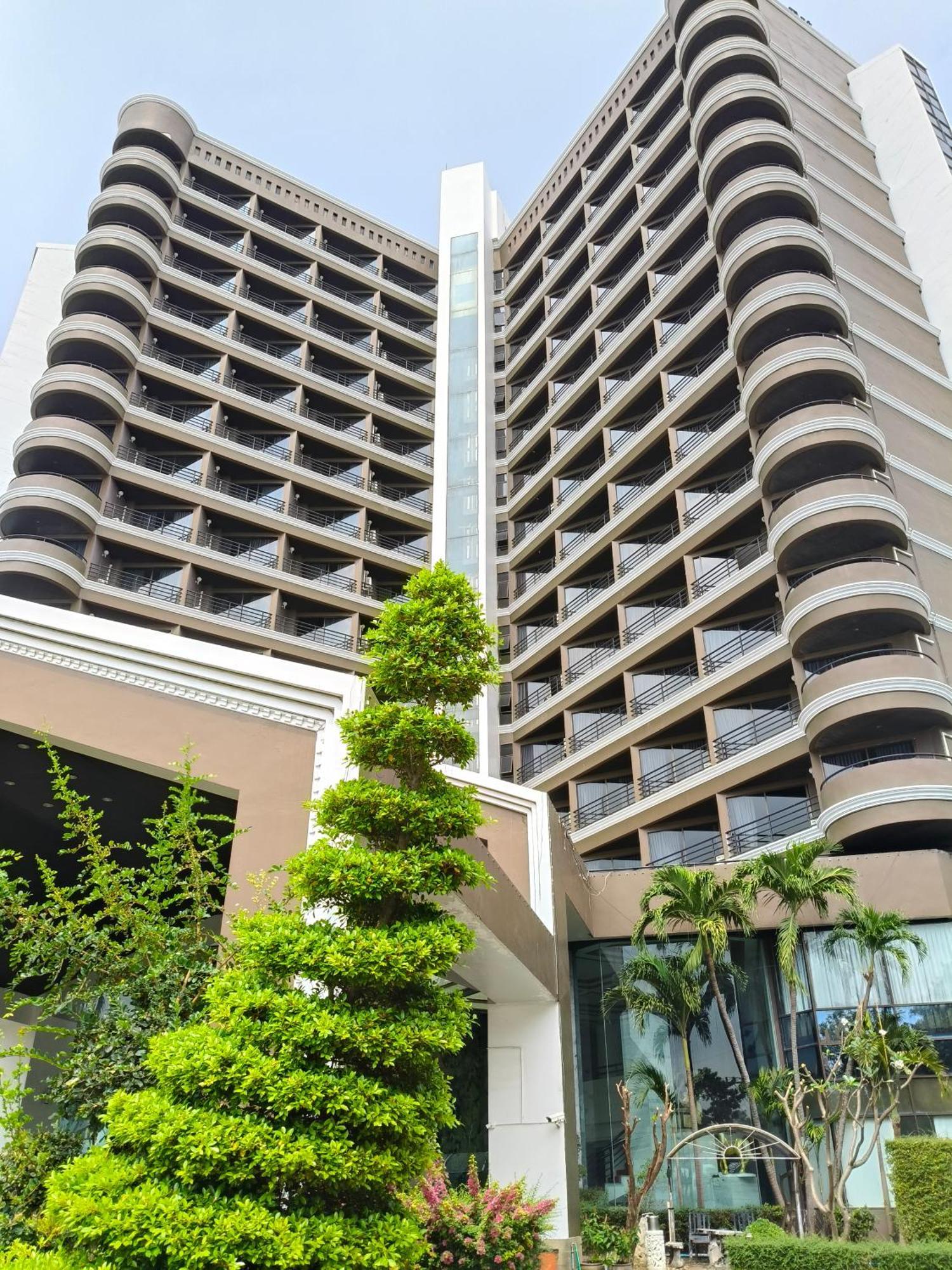 First Pacific Cirrus Hotel Pattaja Kültér fotó