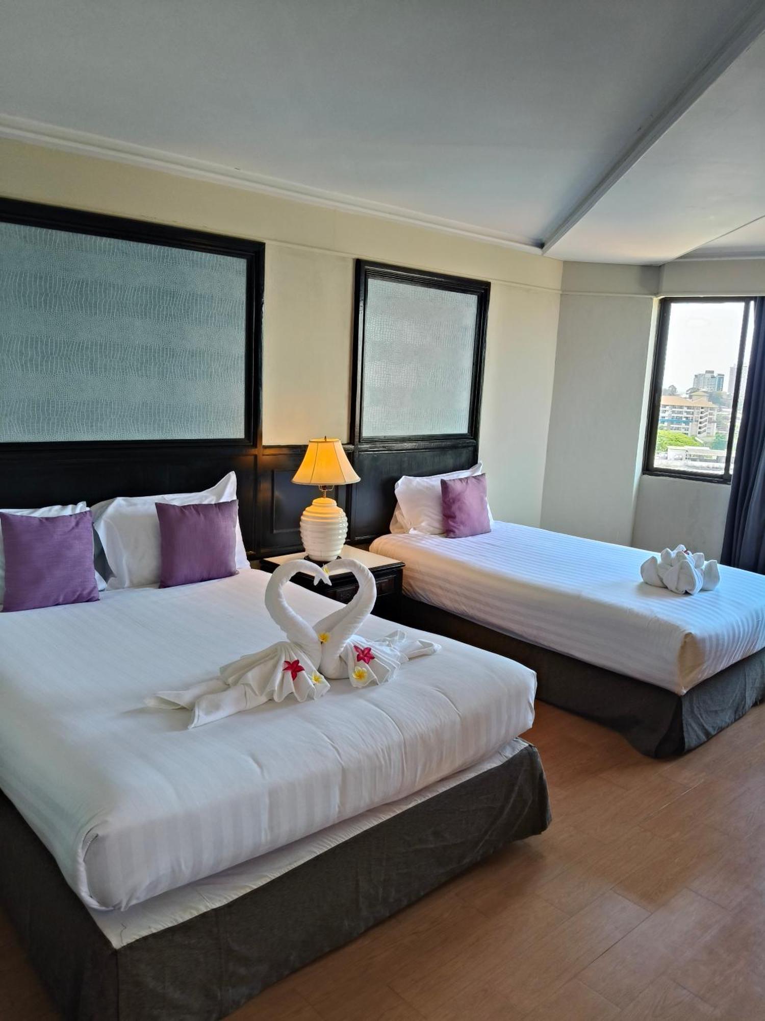 First Pacific Cirrus Hotel Pattaja Kültér fotó