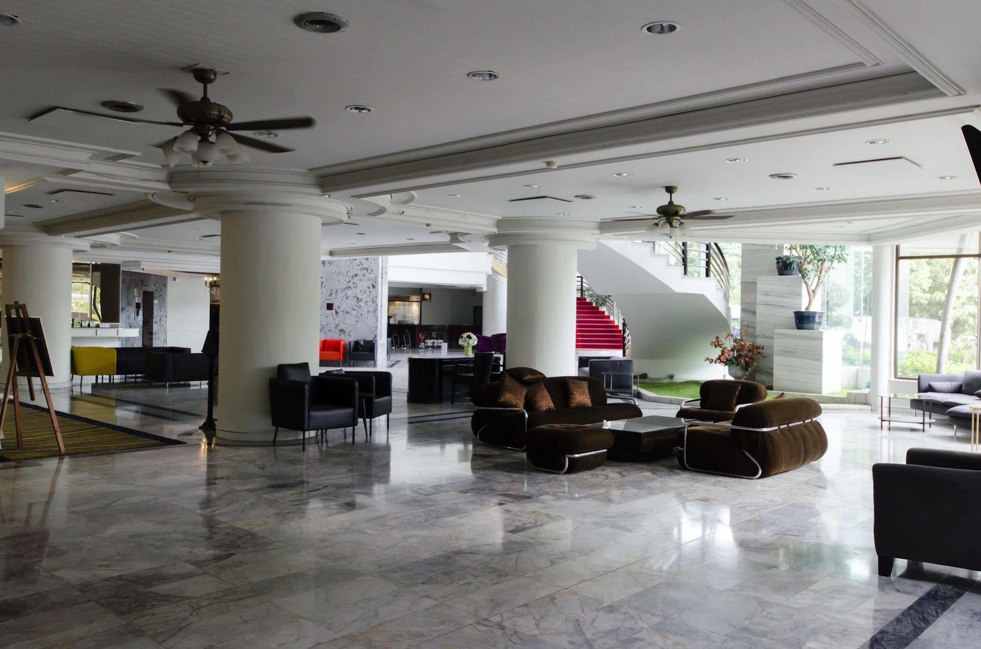 First Pacific Cirrus Hotel Pattaja Kültér fotó